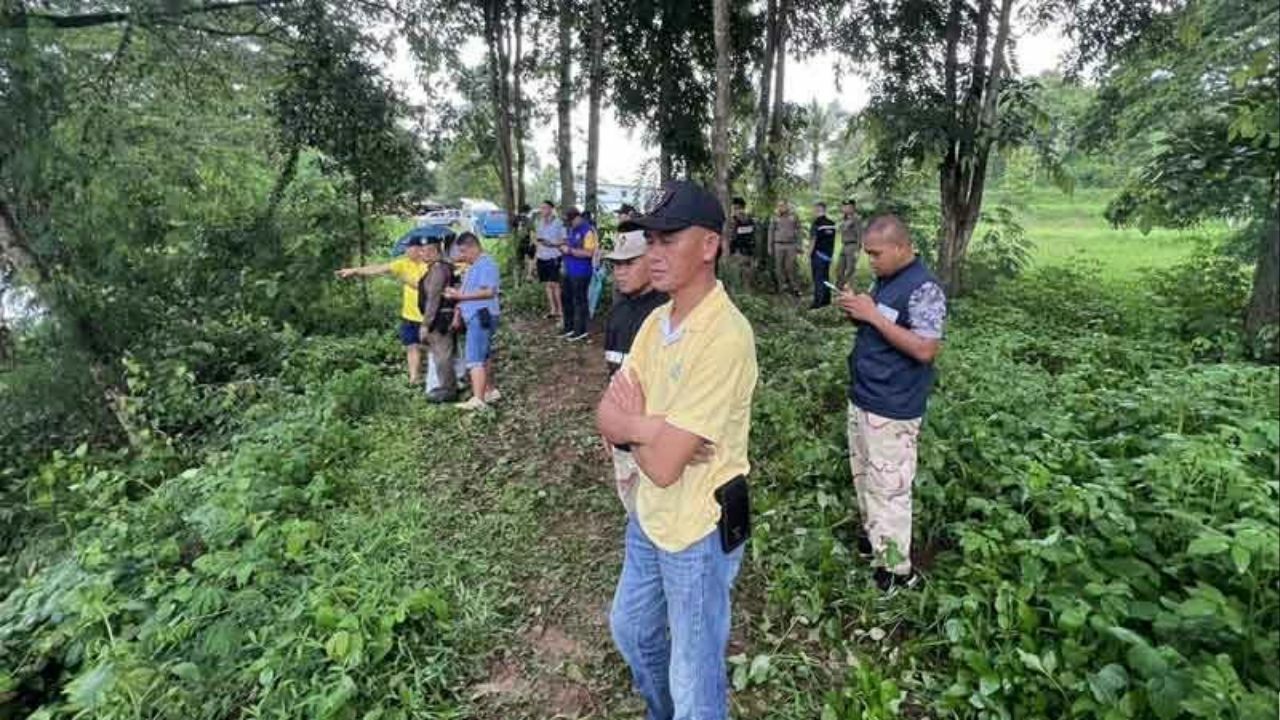 Police boat capsizes in Loei River chase, officer missing