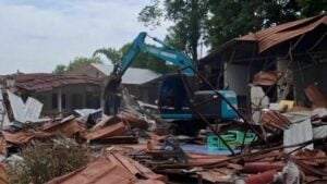 Phetchabun temple dismantles building after decade-long dispute