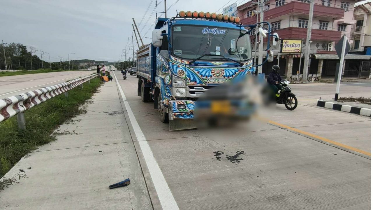 Call of duty: Pedestrian on phone mowed down in pattaya pile-up