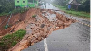Mud, sweat, fears: Thailand landslide warning after monsoon soak