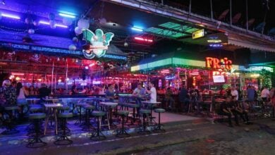 Off her bag: Pattaya bar girl dumped as dodgy duo do a runner