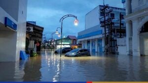 Gale warning! Phuket reels as freak storm rocks island (video)