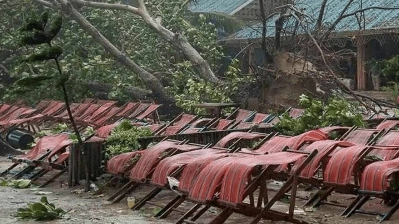 Gale warning! Phuket reels as freak storm rocks island (video) | News by Thaiger