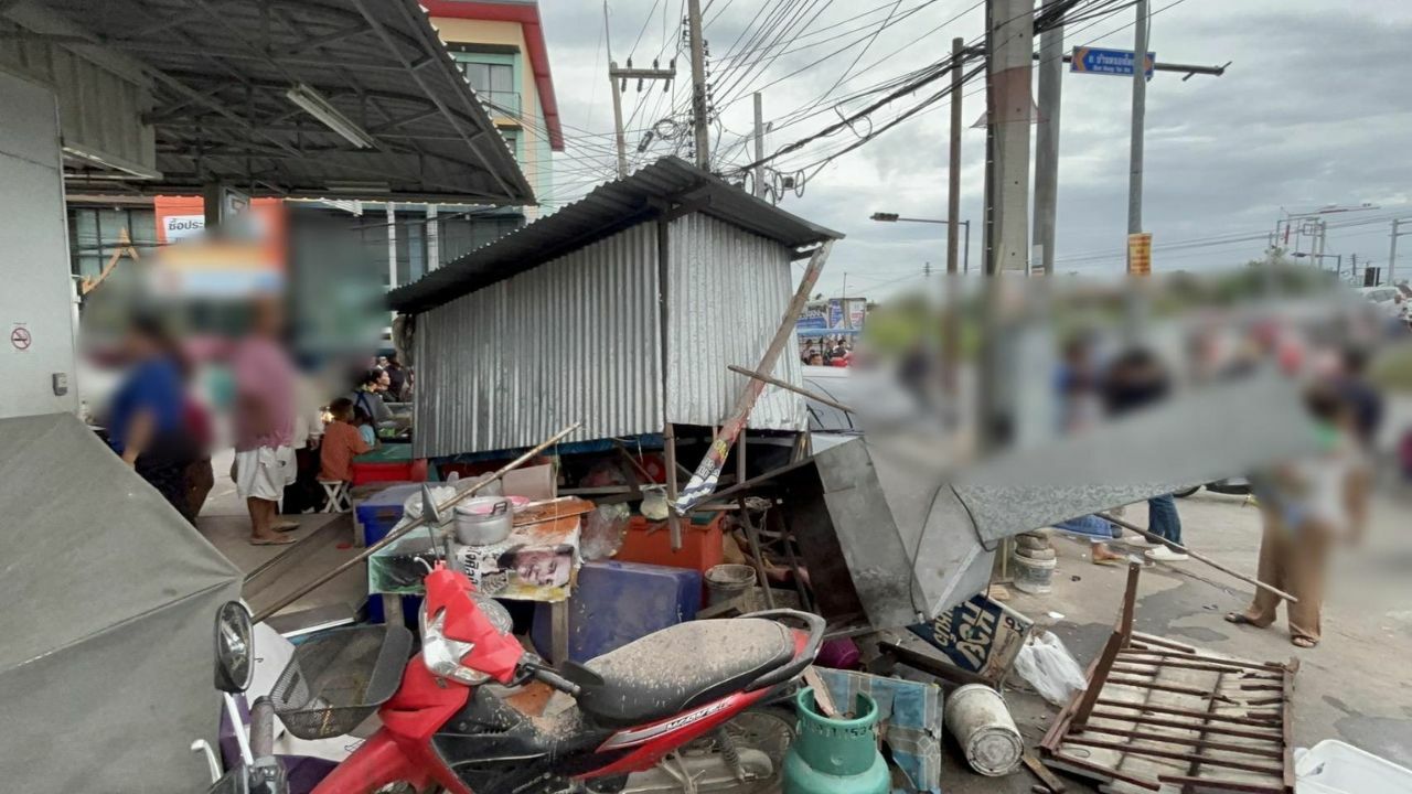 Crash test dim-sum! Car ploughs into Thai eatery in Pattaya, 2 injured