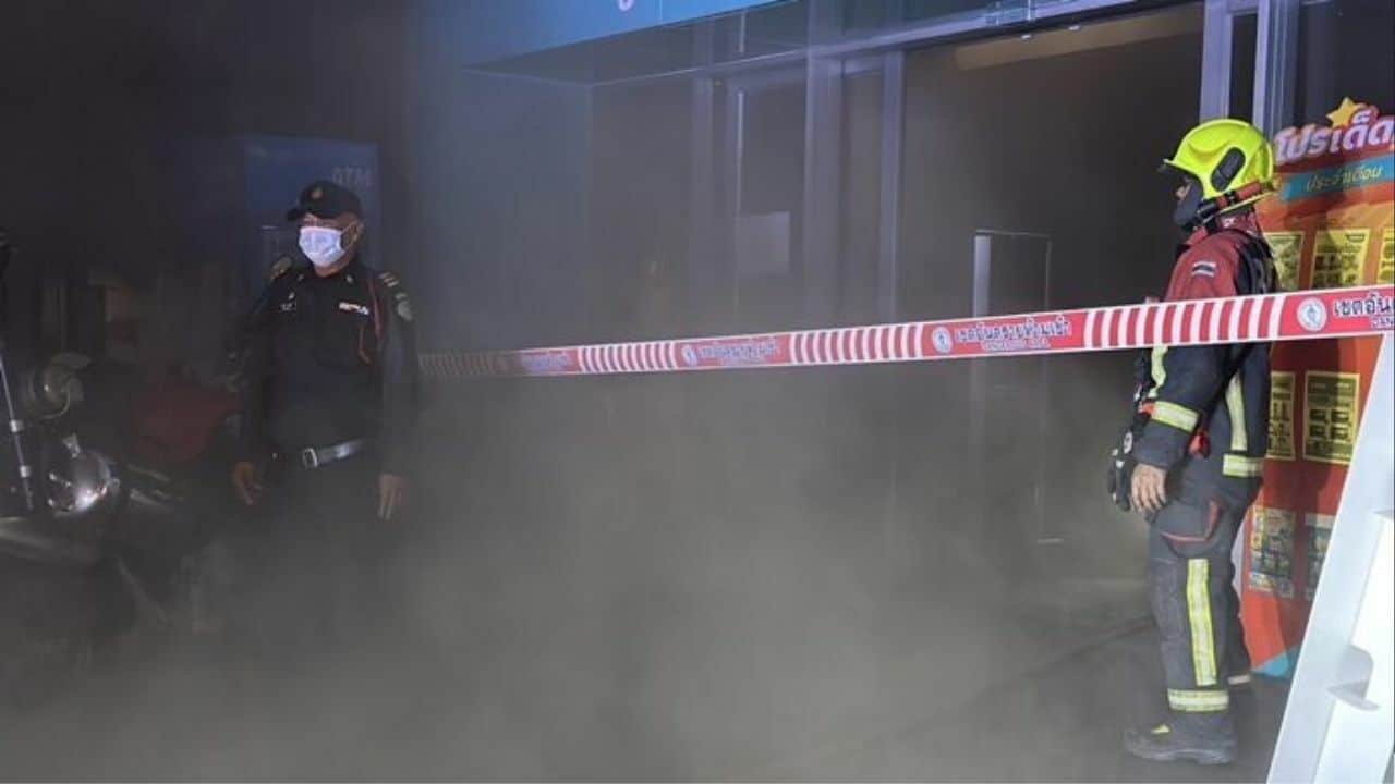 Blaze at Bangkok supermarket quickly contained by firefighters