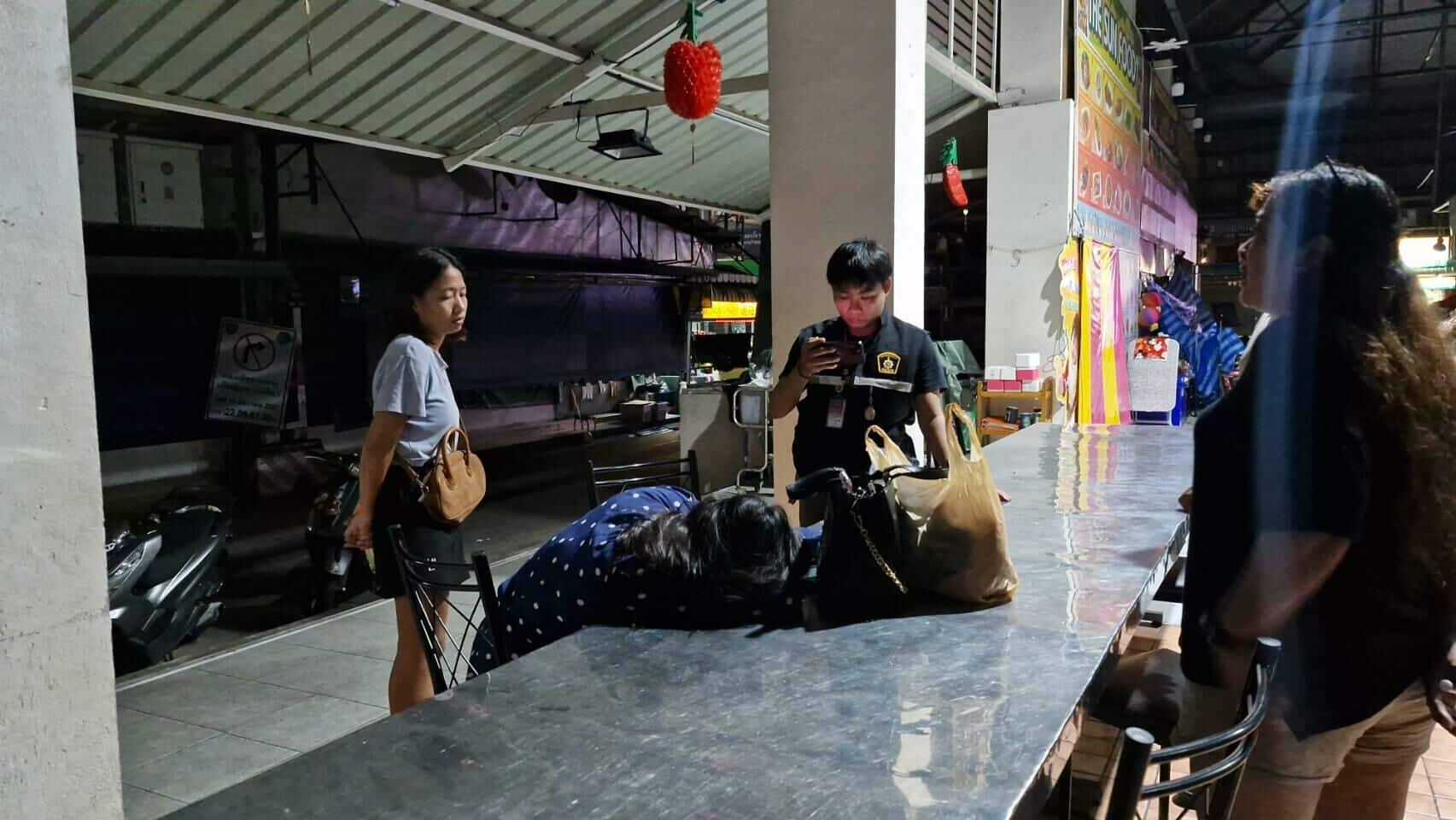 Off her bag: Pattaya bar girl dumped as dodgy duo do a runner | News by Thaiger