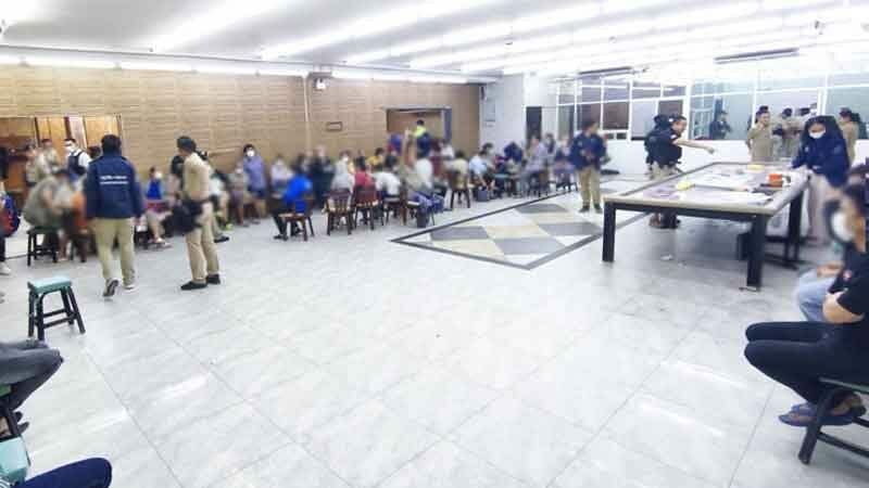 Gamblers flee in panic as Bangkok casino busted in dramatic raid | News by Thaiger