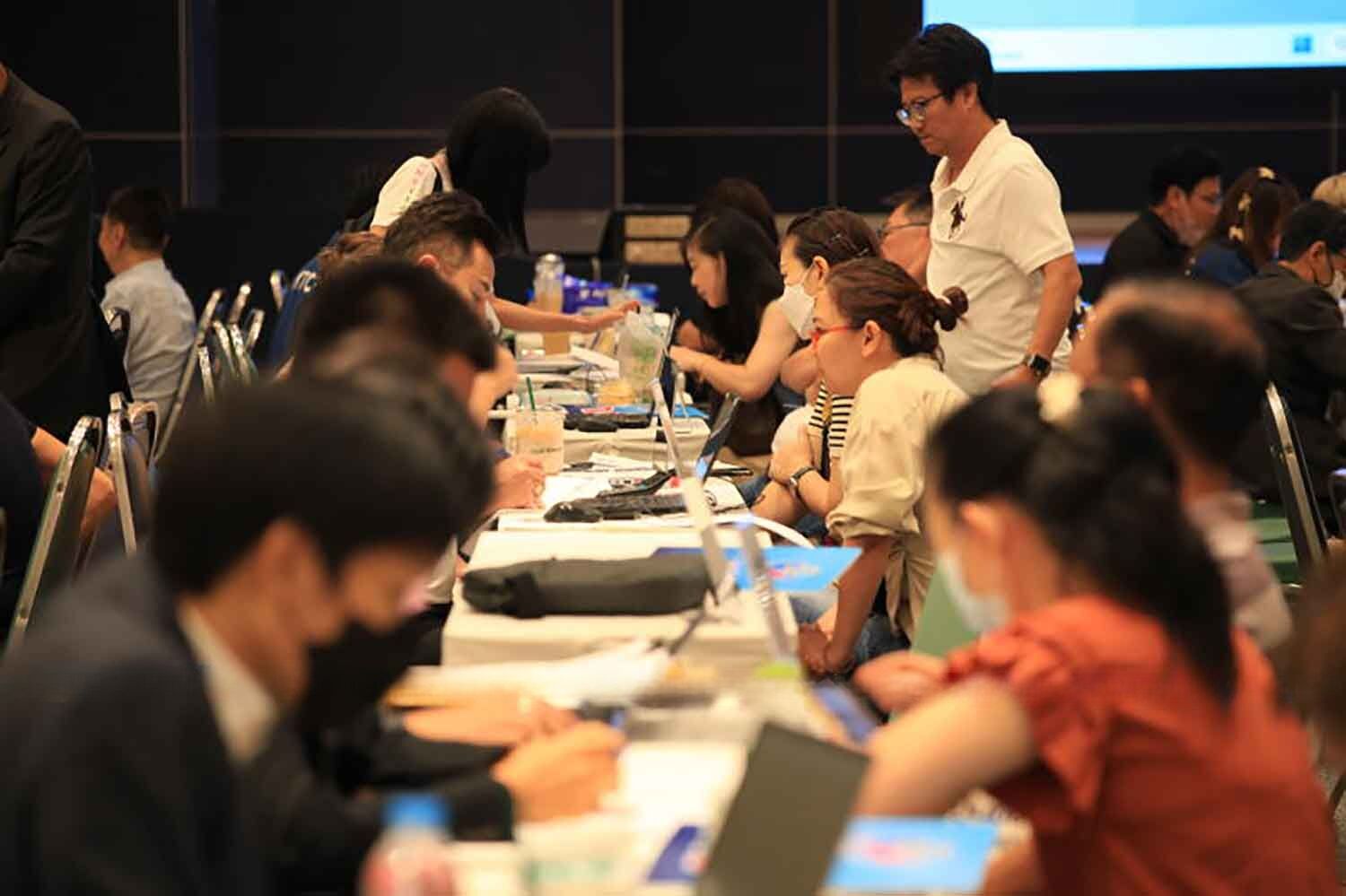 Thai Cabinet expands eligibility for 'You Fight, We Help' debt relief | News by Thaiger