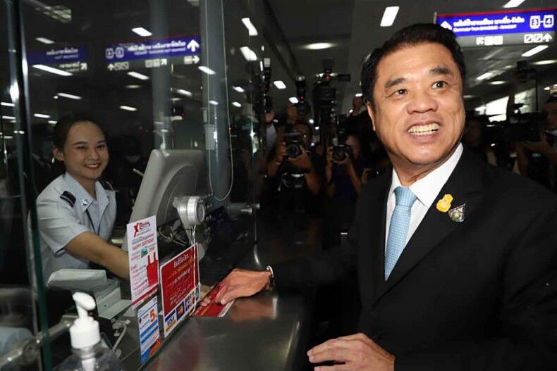 20-baht Bangkok train fare sparks clash over big business perks | News by Thaiger