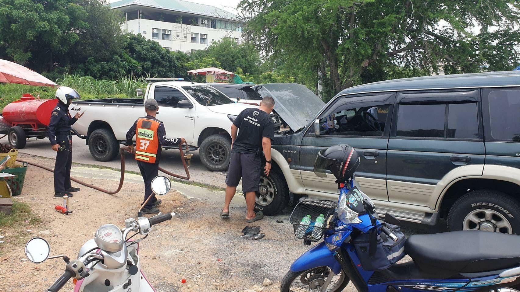 Blazing squad! Foreigner’s 4×4 goes up in smoke on Pattaya street
