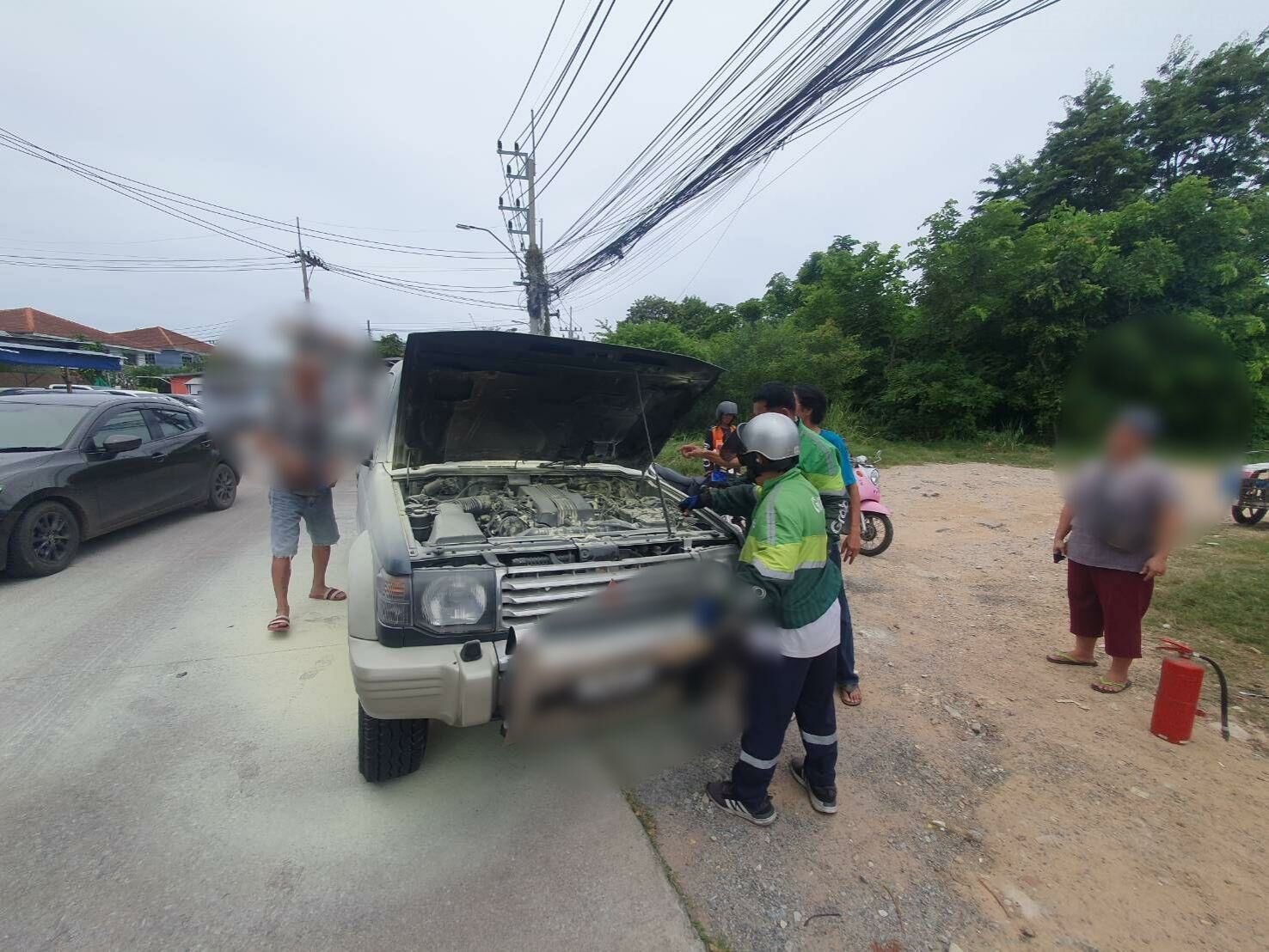 Blazing squad! Foreigner’s 4x4 goes up in smoke on Pattaya street | News by Thaiger