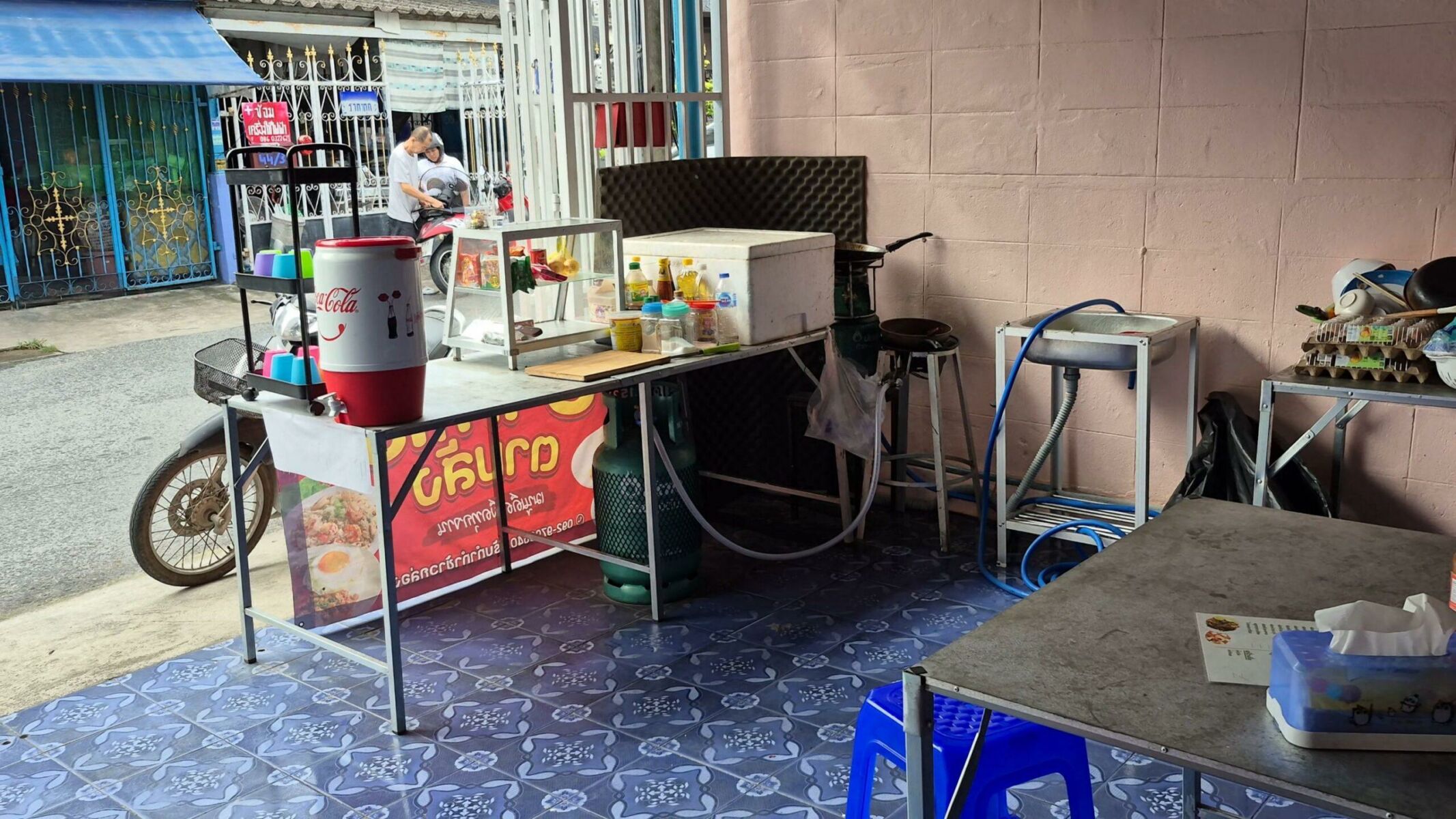 Fried and conned! Chancer nicks nosh from Pattaya food vendor | News by Thaiger