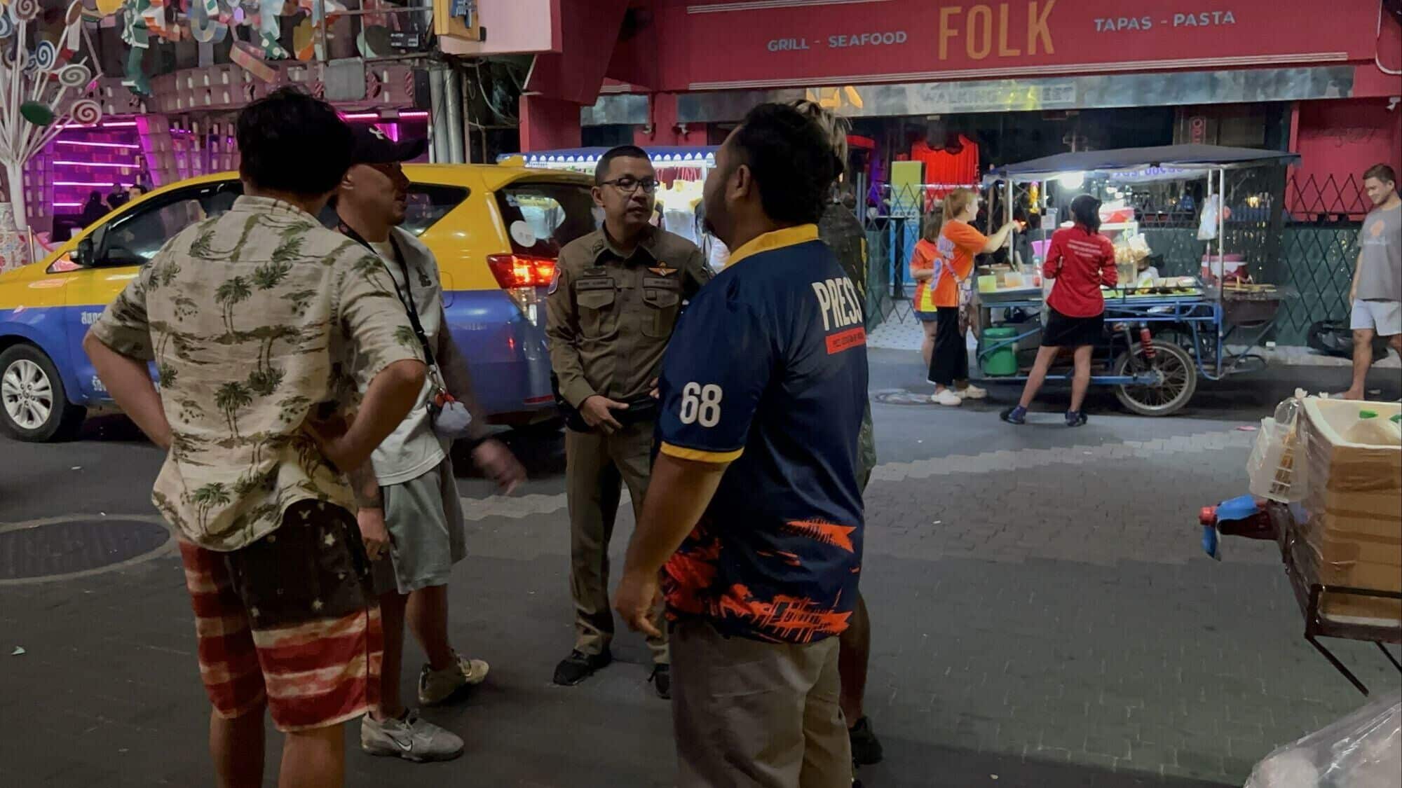 Japanese tourist dodges necklace-nicking trans gang in Pattaya | News by Thaiger