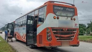 Stabbed in his tracks: Thai madman stabs grandfather on bus