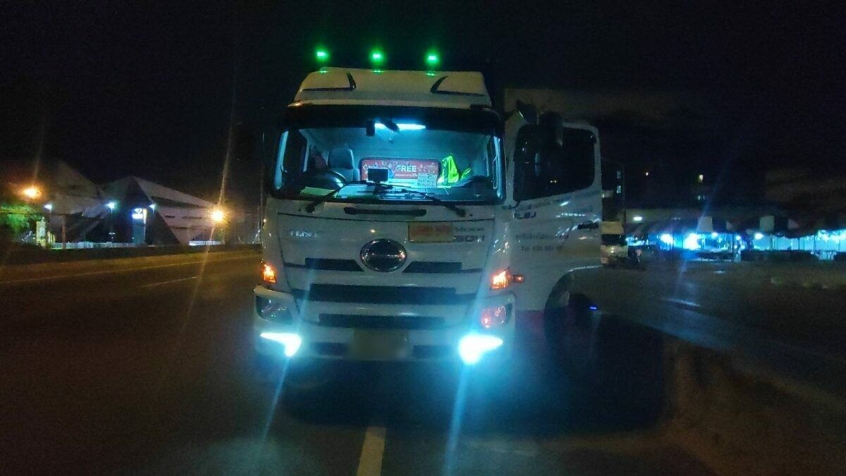 Teen motorcyclist dies in crash with truck near Bangkok University | News by Thaiger