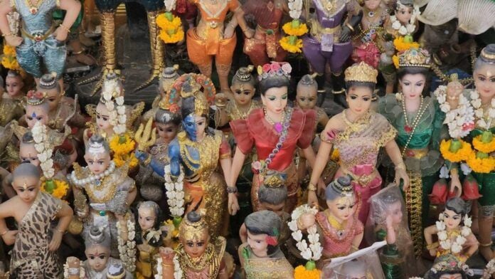 Ratchaburi shop owner seeks lottery luck from temple spirit | News by Thaiger