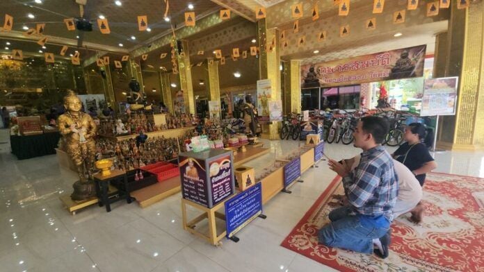 Ratchaburi shop owner seeks lottery luck from temple spirit | News by Thaiger