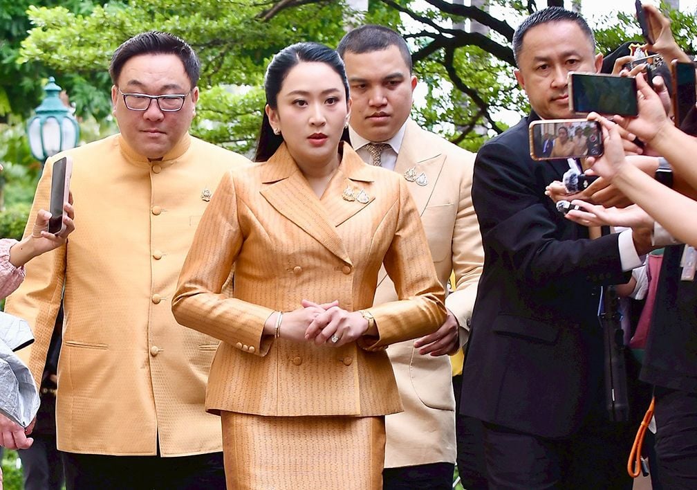 Paetongtarn gets final lifeline in leaked tape scandal | News by Thaiger