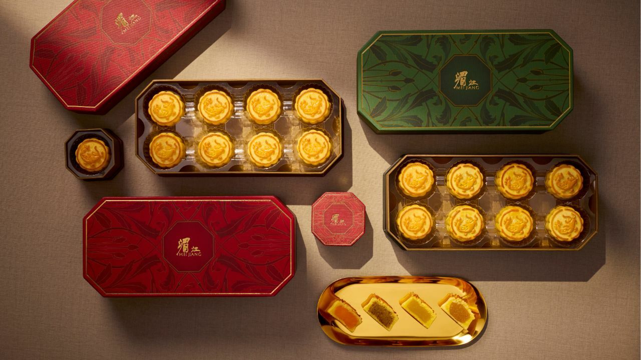 Celebrate the Mid-Autumn festival with The Peninsula Bangkok's timeless mooncakes and exclusive limited-edition collector's box | News by Thaiger