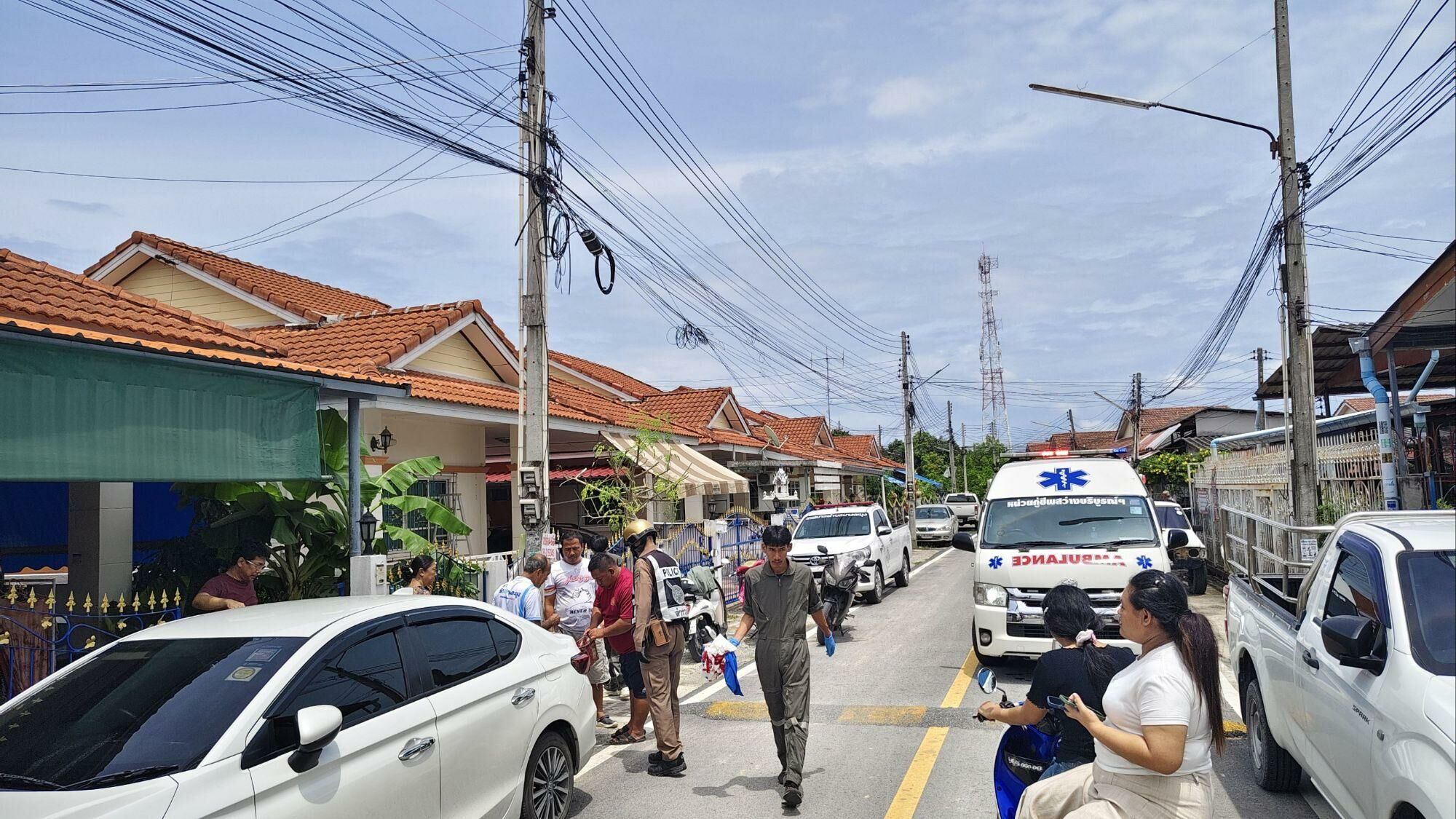 Bloodied man staggers from Pattaya alley after savage attack | News by Thaiger