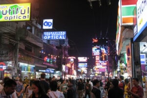 Bloodied man staggers from Pattaya alley after savage attack