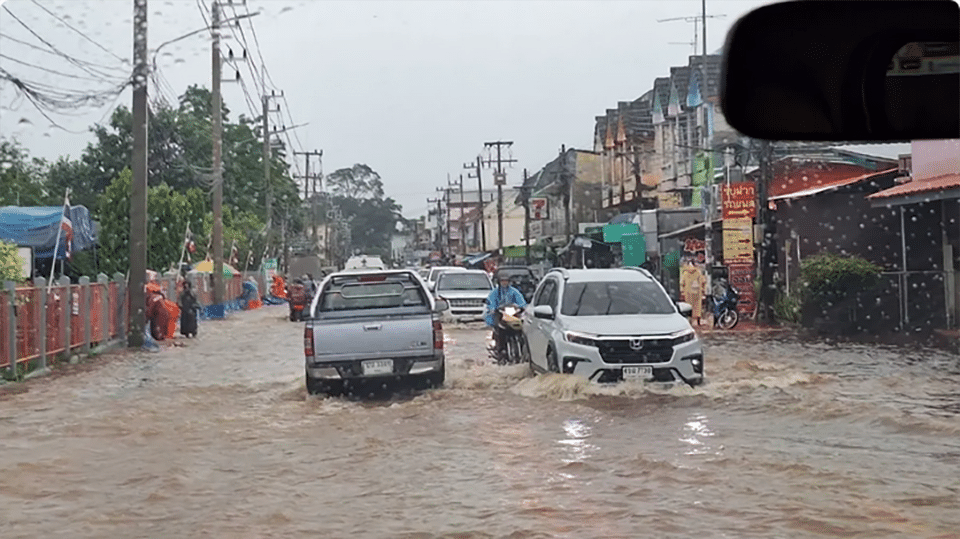 Rain pain: Phayao floods spark chaos as rivers overflow | News by Thaiger