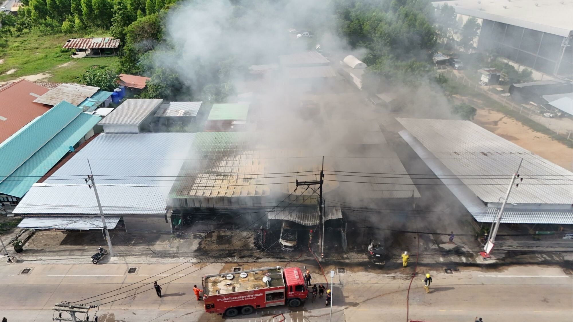 Tyred and fired! Pattaya garage inferno erupts after fuel blunder | News by Thaiger