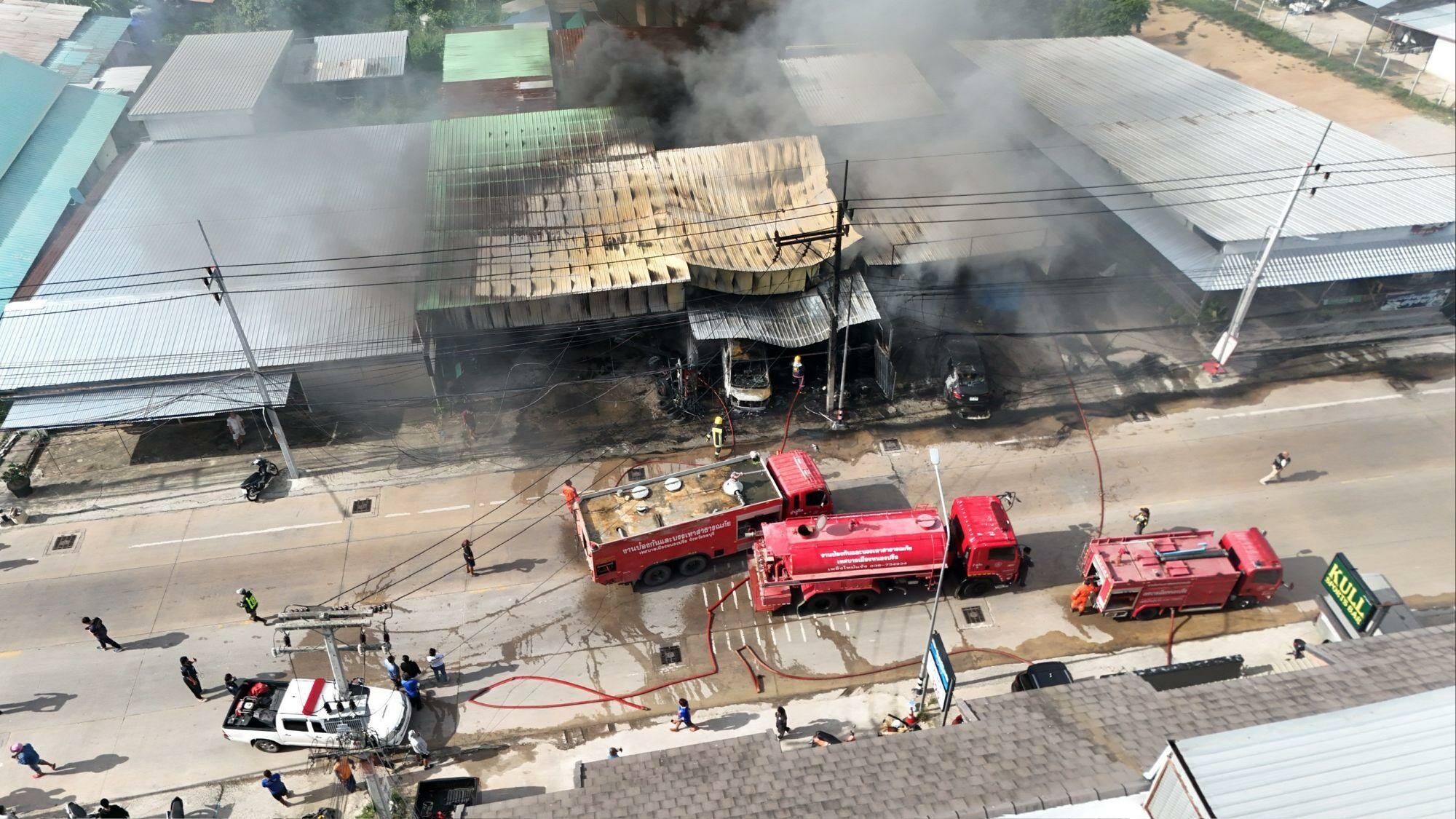 Tyred and fired! Pattaya garage inferno erupts after fuel blunder | News by Thaiger