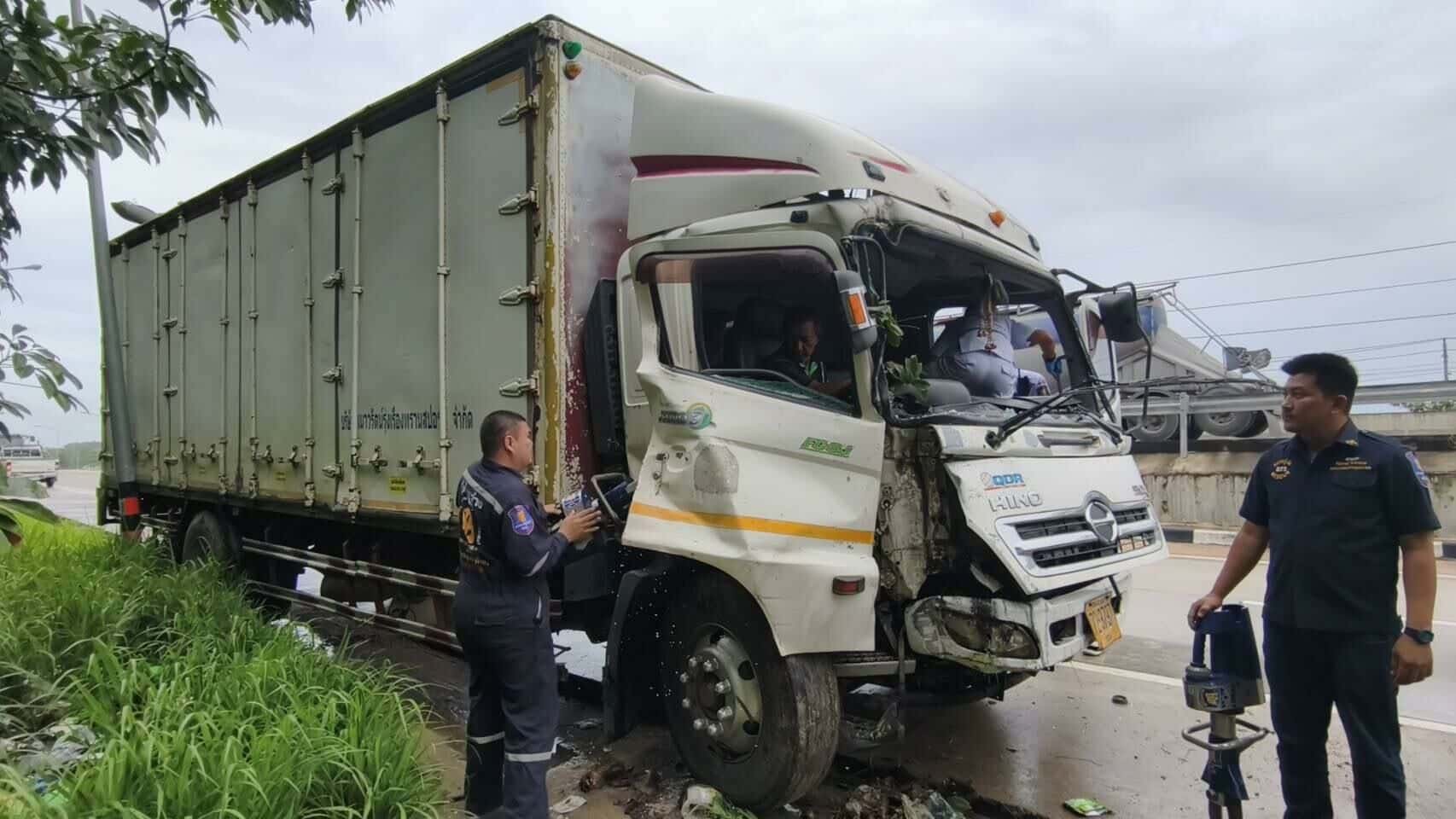 Pole-axed! Trucker trapped in mangled cab after rain-slick smash | News by Thaiger