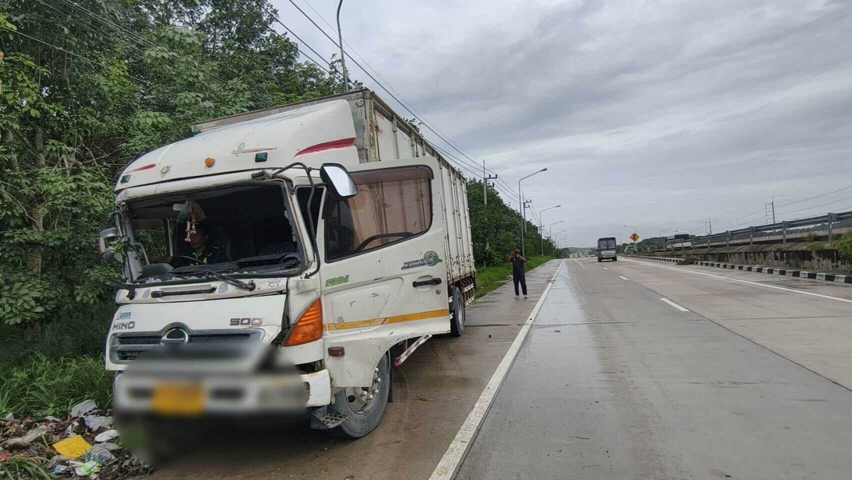 Pole-axed! Trucker trapped in mangled cab after rain-slick smash | News by Thaiger