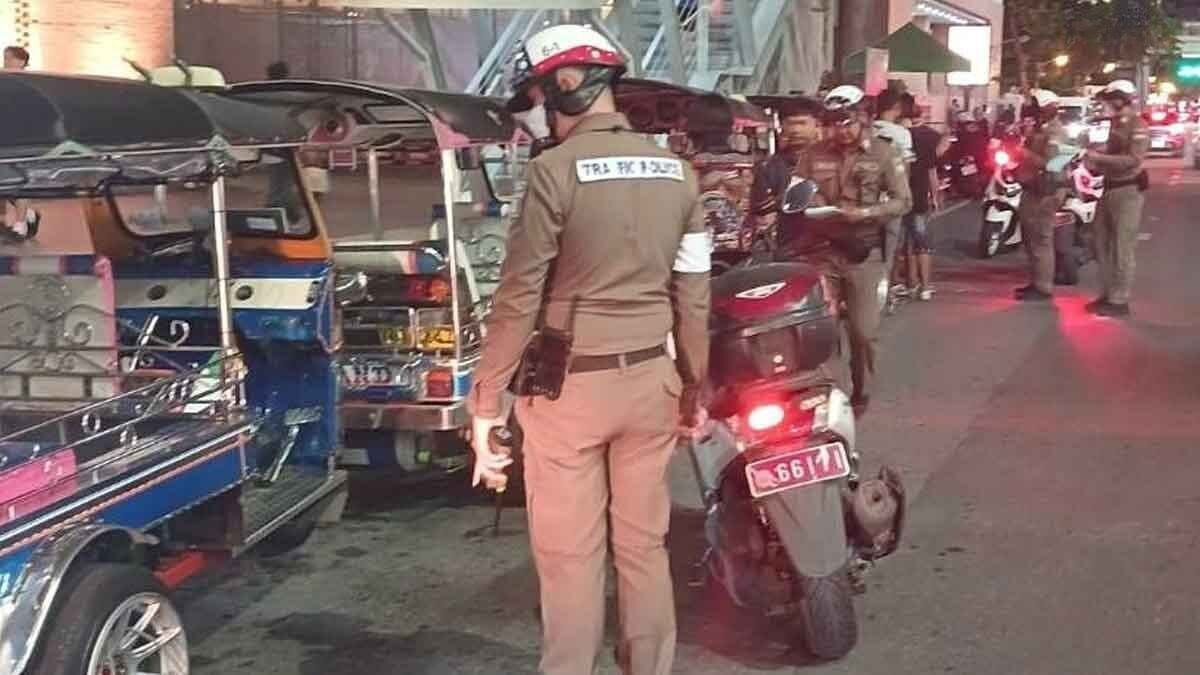 Tuk tuk blitz nets 800 drivers in Bangkok mall clampdown | News by Thaiger
