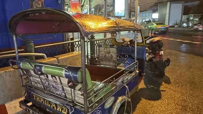 Tuk tuk blitz nets 800 drivers in Bangkok mall clampdown | News by Thaiger