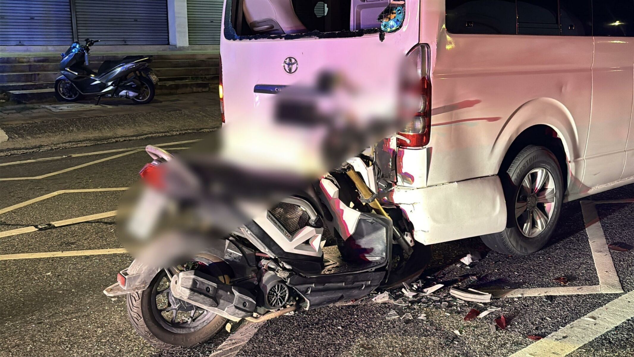 Zoom and gloom as woman biker slams van at red light in Pattaya | News by Thaiger
