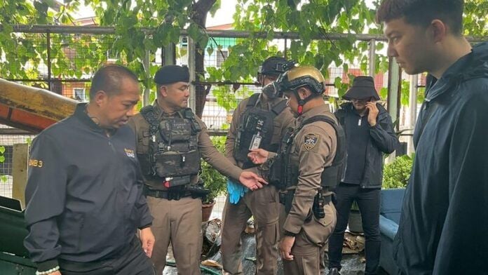 Knives and walkie-talkies found in Bangkok school sweep | News by Thaiger