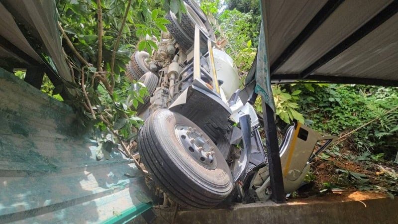 Police probe cement truck crash near Phuket café | News by Thaiger