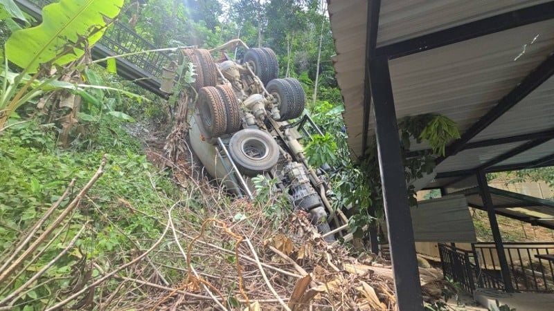 Cement truck flips in dramatic crash near Phuket café | News by Thaiger