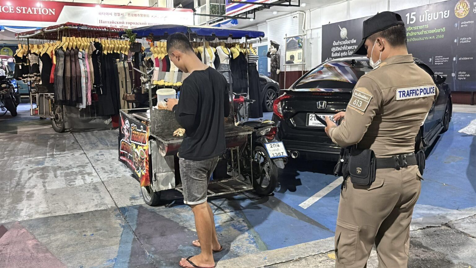 Pattaya police crack down on illegal sidecar vendors | News by Thaiger