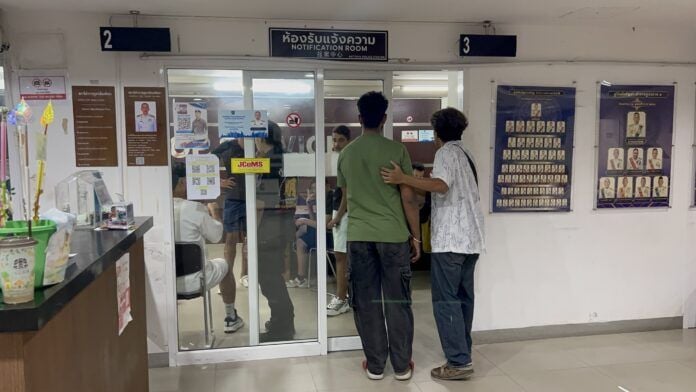 Indian man claims ladyboys in Pattaya stole his gold | News by Thaiger