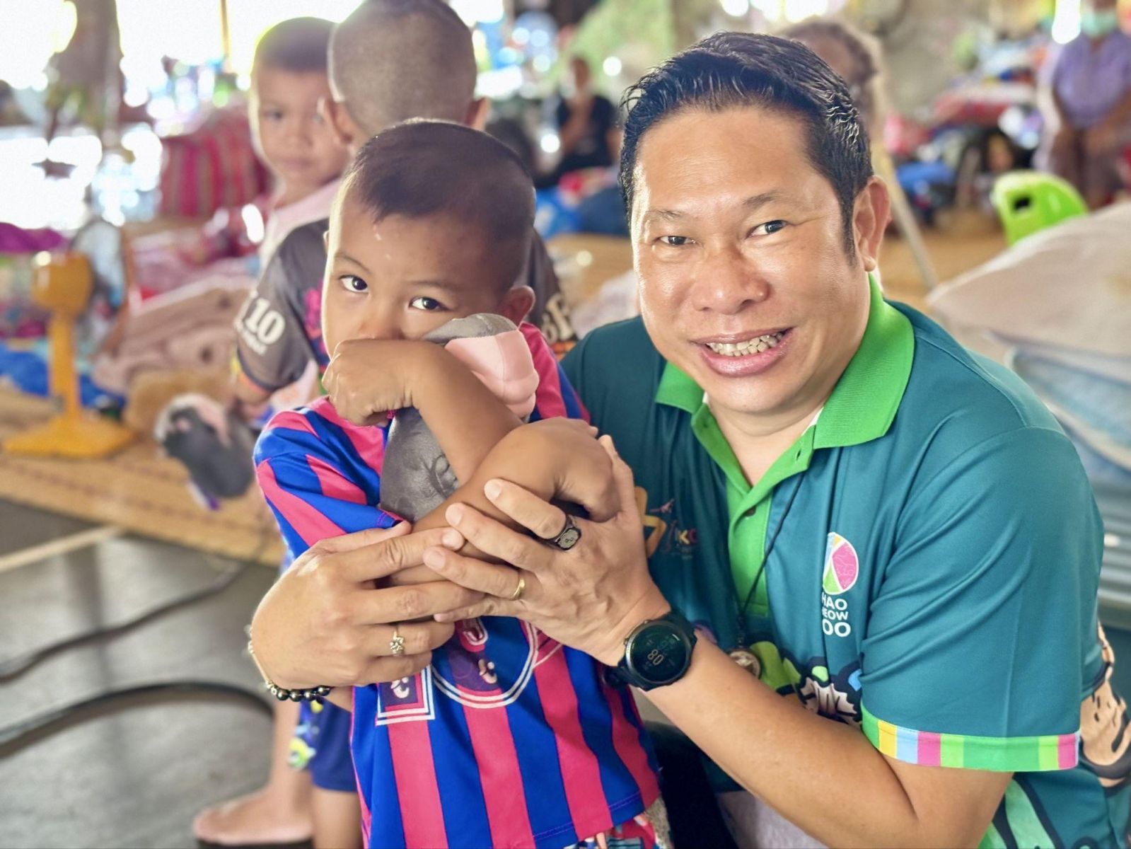 Hippo star Moo Deng raises 300k baht for border aid | News by Thaiger