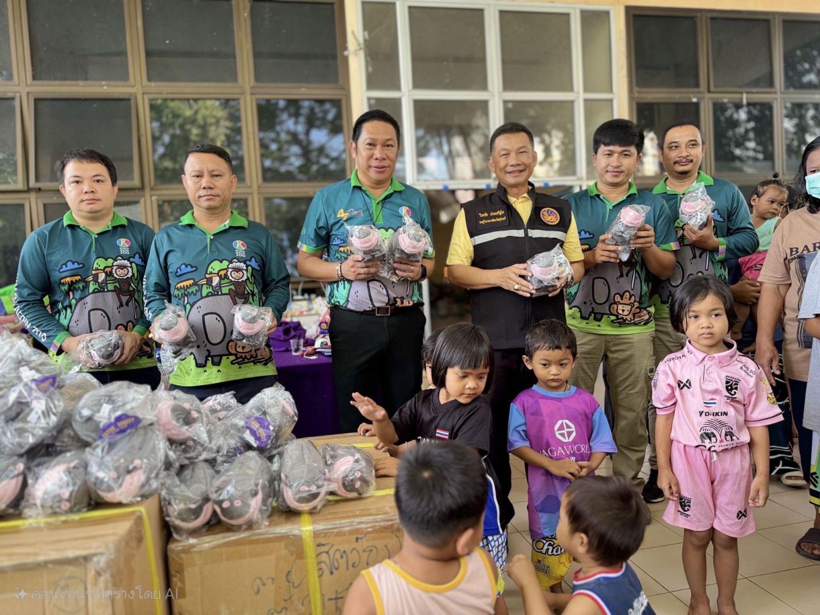 Hippo star Moo Deng raises 300k baht for border aid | News by Thaiger