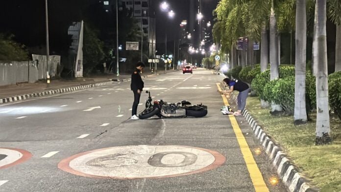 Tourist thrown into palm tree in Pattaya bike crash | News by Thaiger