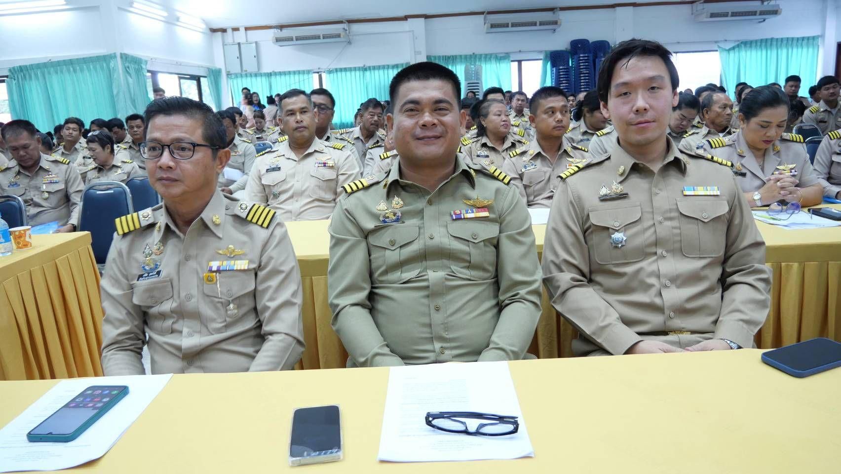 Bang Lamung chief warns village bosses to clean up act | News by Thaiger