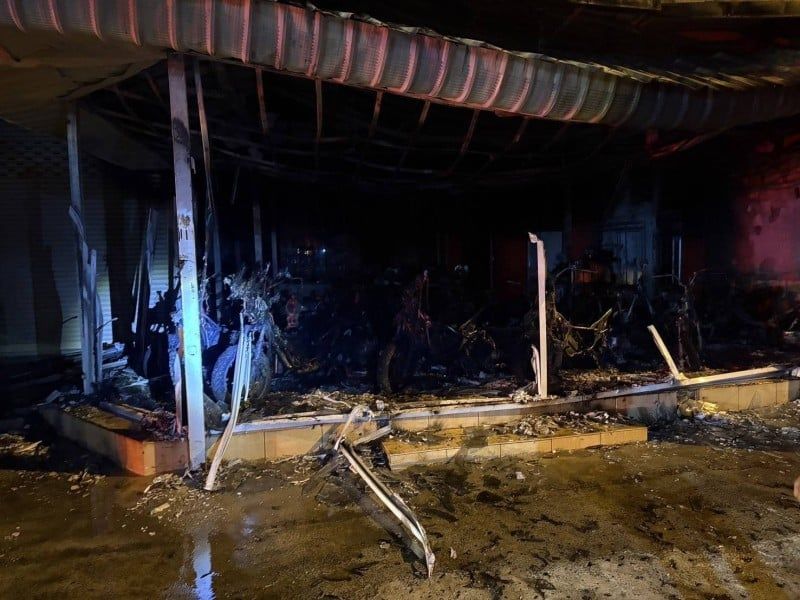 Late-night blaze: Inferno torches bikes in Phuket shop fire | News by Thaiger