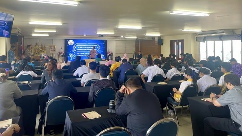 AI takeover: Phuket trains officials for smart city revolution | News by Thaiger