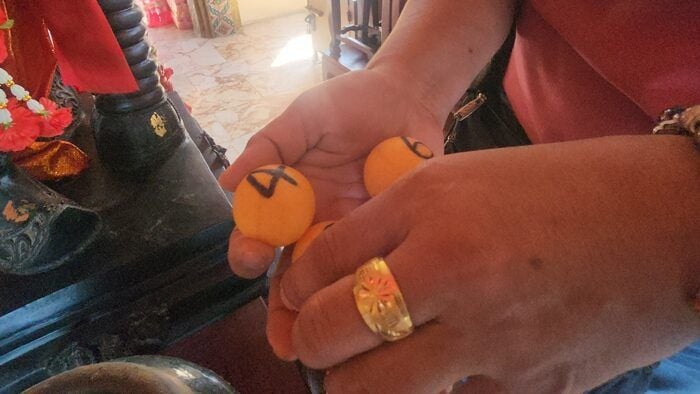 Hopefuls flock to central Thailand temple for lottery blessings | News by Thaiger