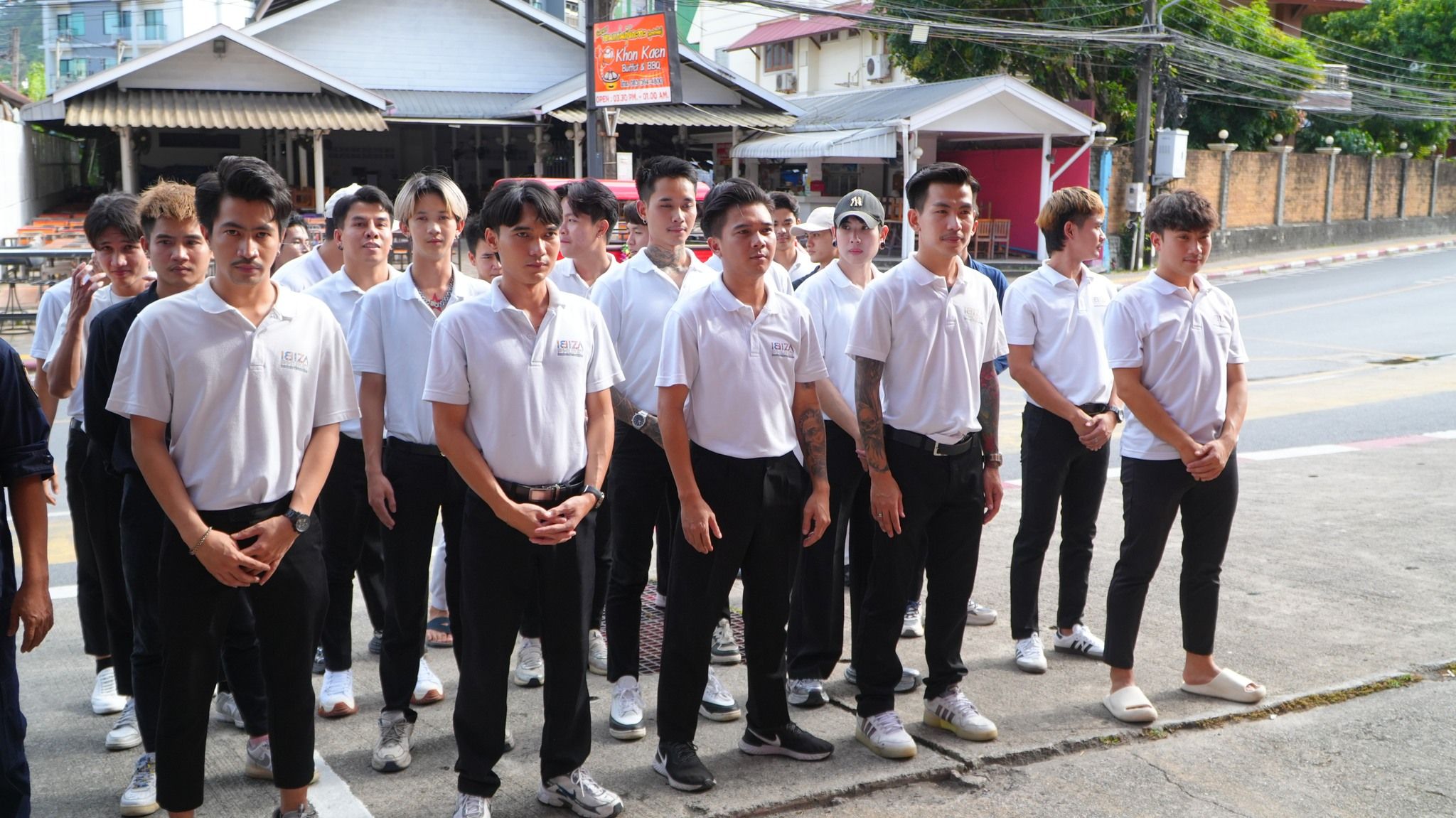 Patong unites to support troops at Thai border | News by Thaiger