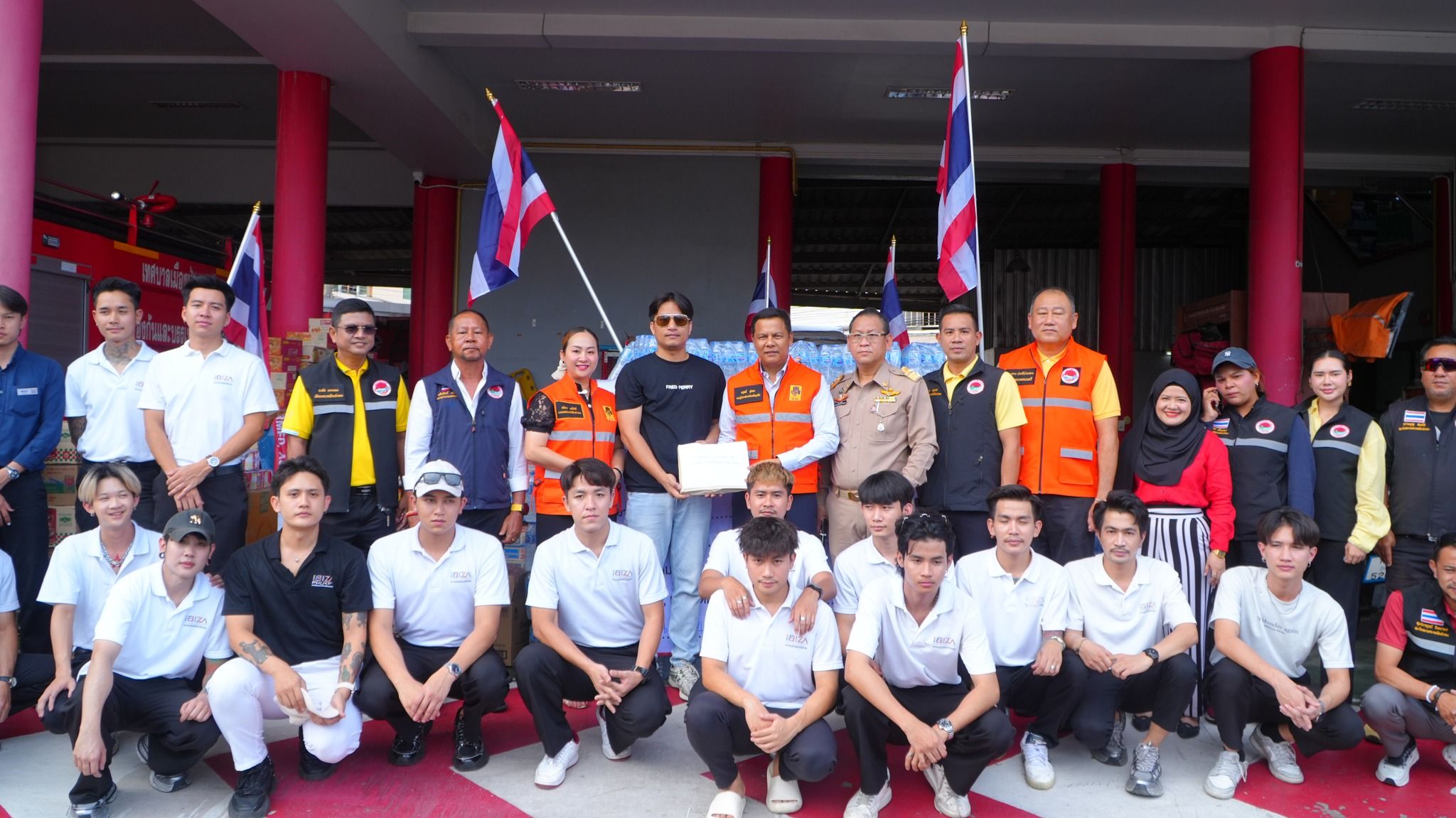 Patong unites to support troops at Thai border | News by Thaiger