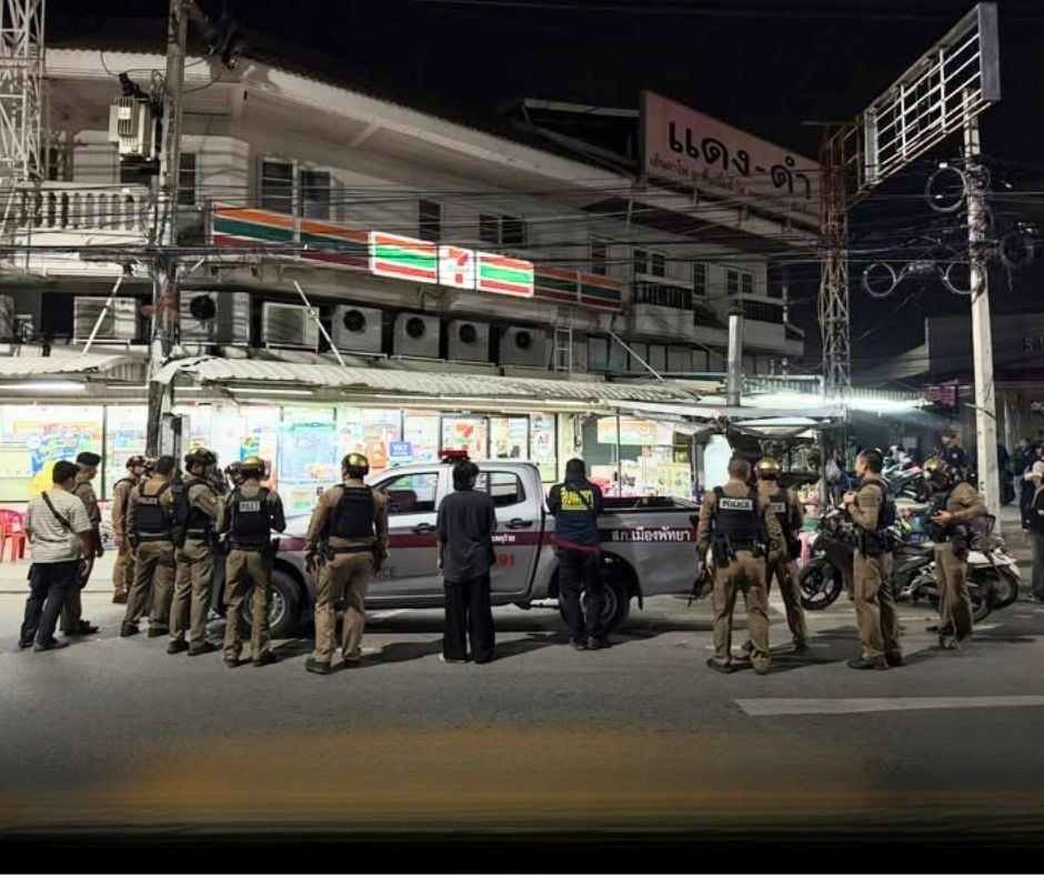 Chinese man surrenders after armed standoff in Pattaya store | News by Thaiger