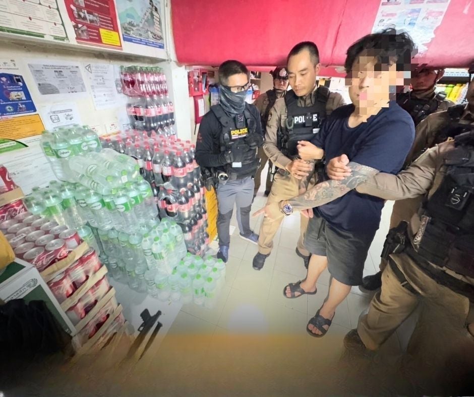 Chinese man surrenders after armed standoff in Pattaya store | News by Thaiger