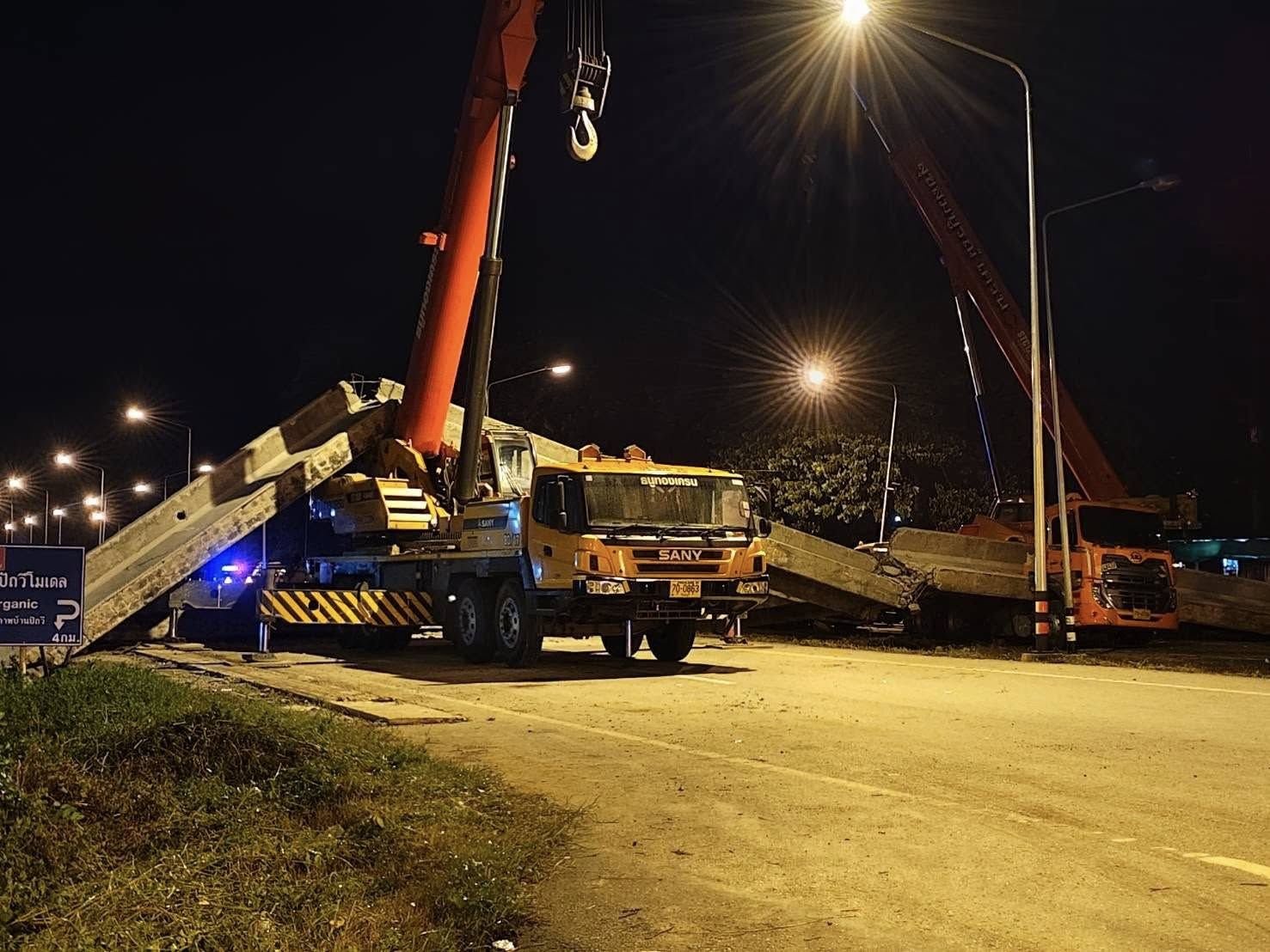 Footbridge collapses in East Thailand, crushes trucks (video) | News by Thaiger